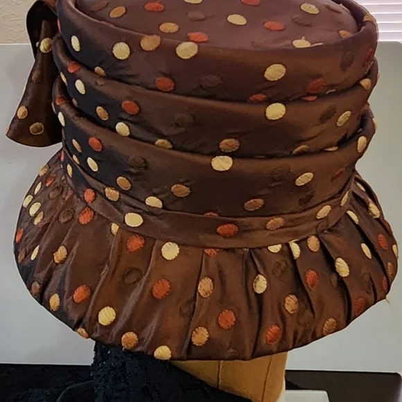 Elegant Polka Dot Hat with Feather Accent - Picture 2 of 3